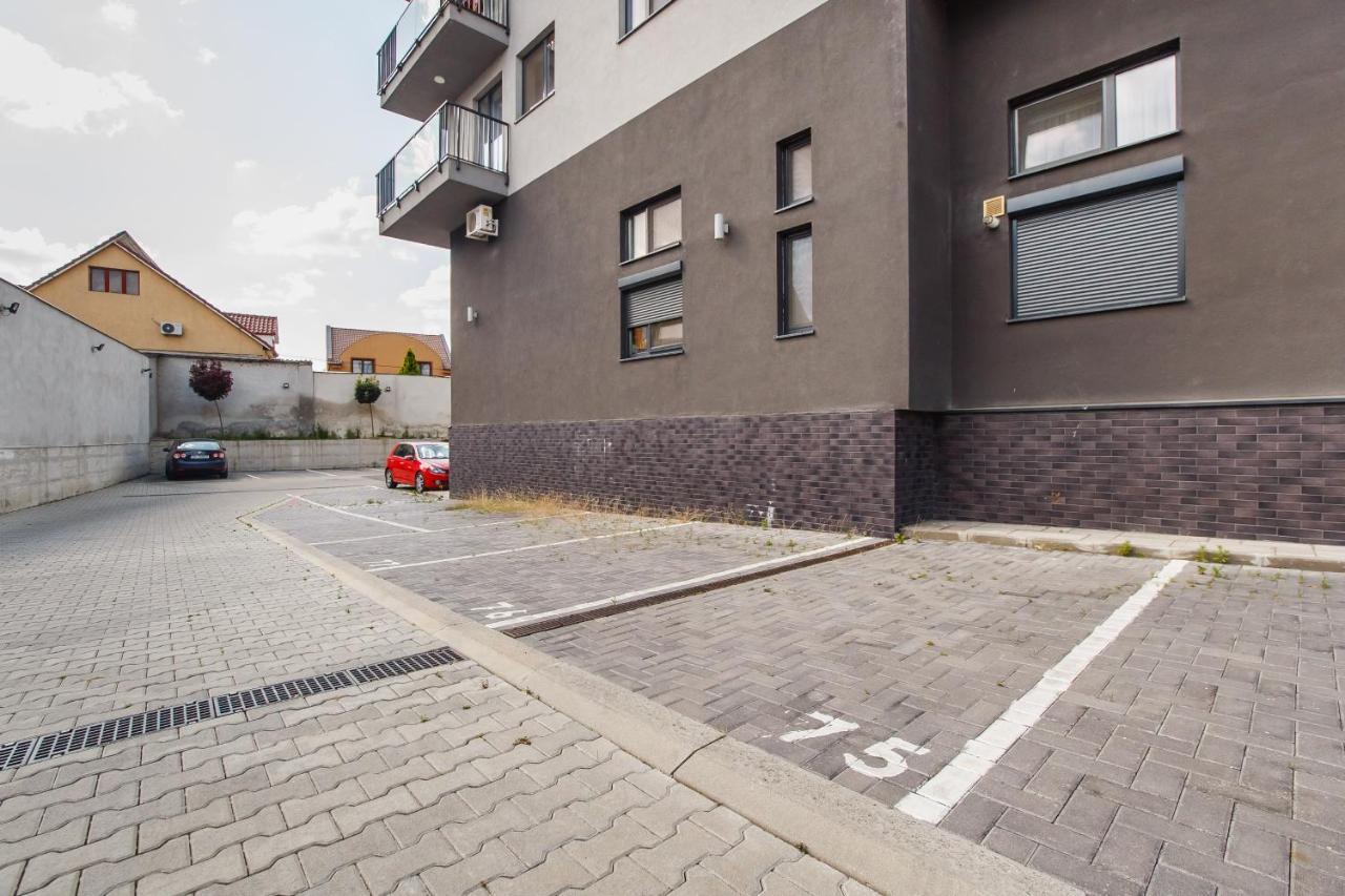 Sunny View 2 Bedroom Central Apartment Oradea Exterior foto